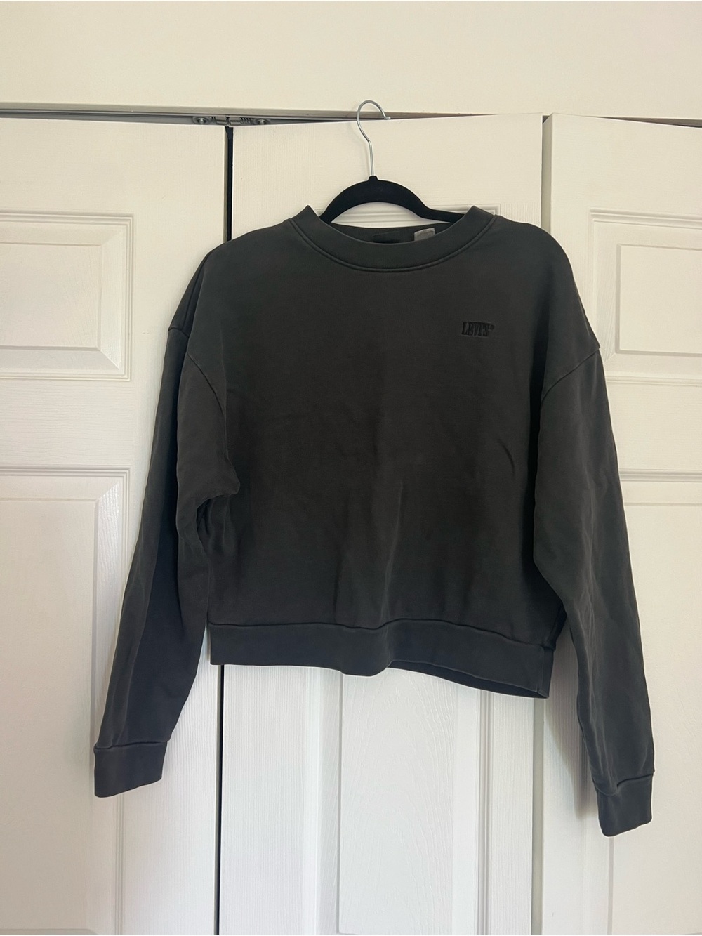 Levi's Women's Dark Charcoal Cropped Crewneck Sweatshirt